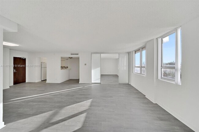 Building Photo - 1500 Bay Rd