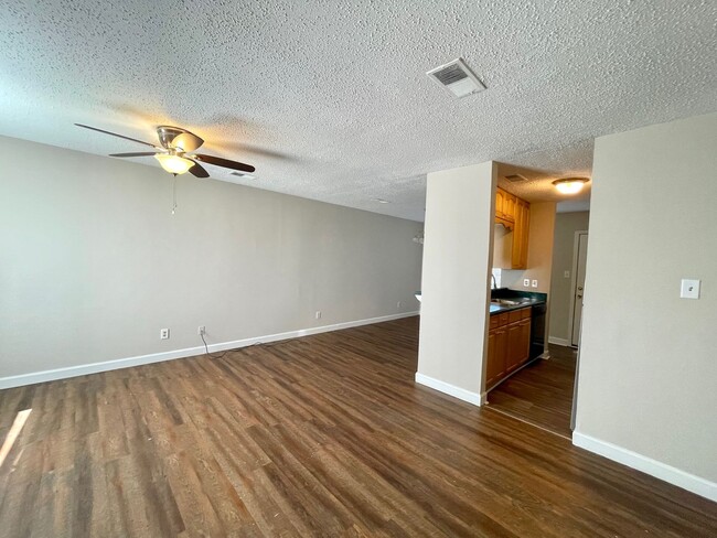 Building Photo - Section 8 Approved 3bedroom