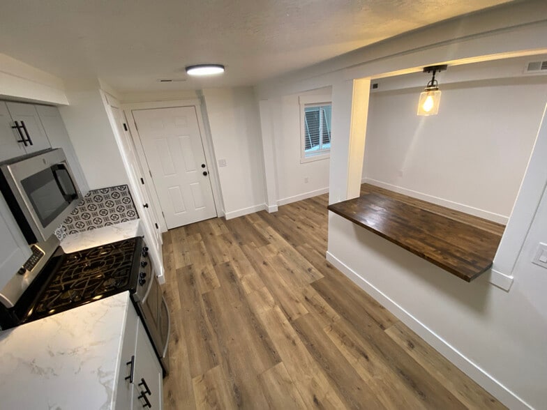 Building Photo - 1005 N 900 E