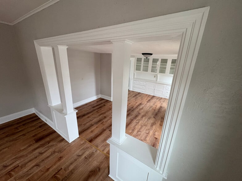 Building Photo - 302 W 10th Ave