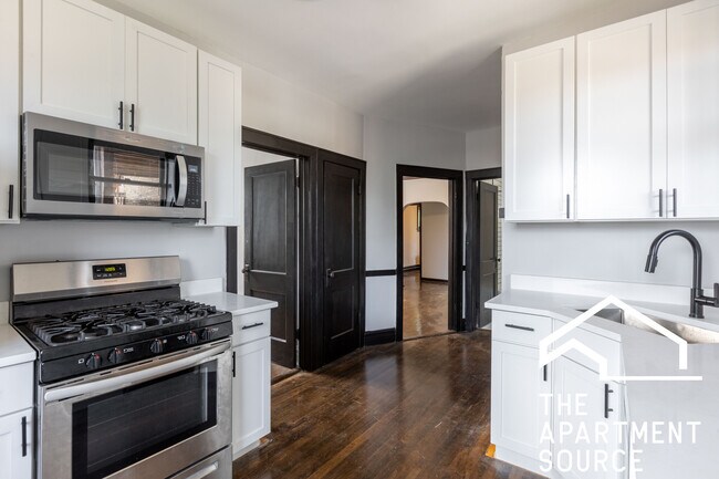 Building Photo - 3823 N Drake Ave