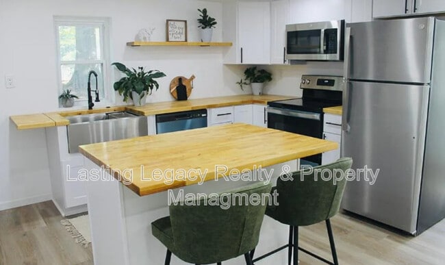 Building Photo - 275 Milling Rd