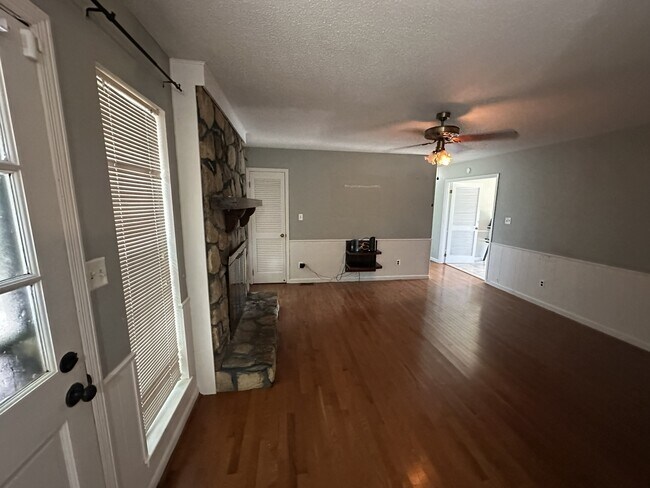 Building Photo - 720 Cedar Cone Cir