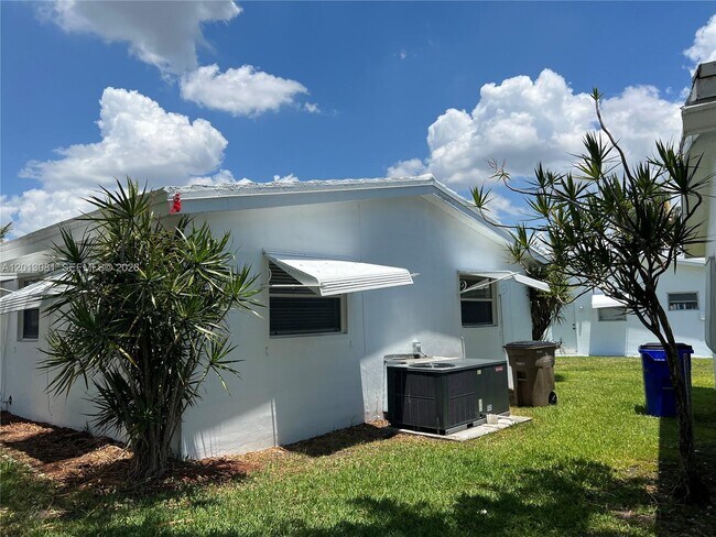 Building Photo - 145 NW 41st Ct