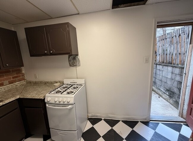 Building Photo - Great 2 bedroom available NOW!