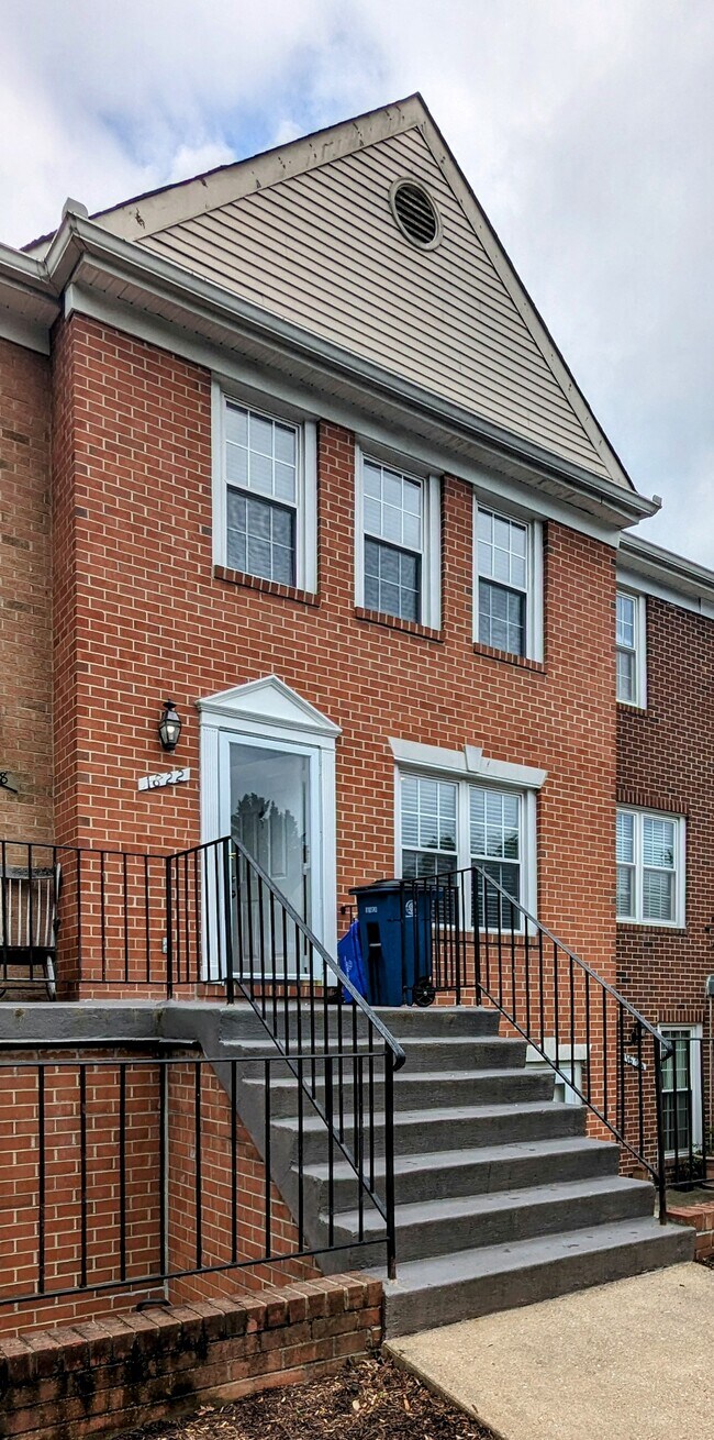 Primary Photo - 1822 Bronzegate Boulevard