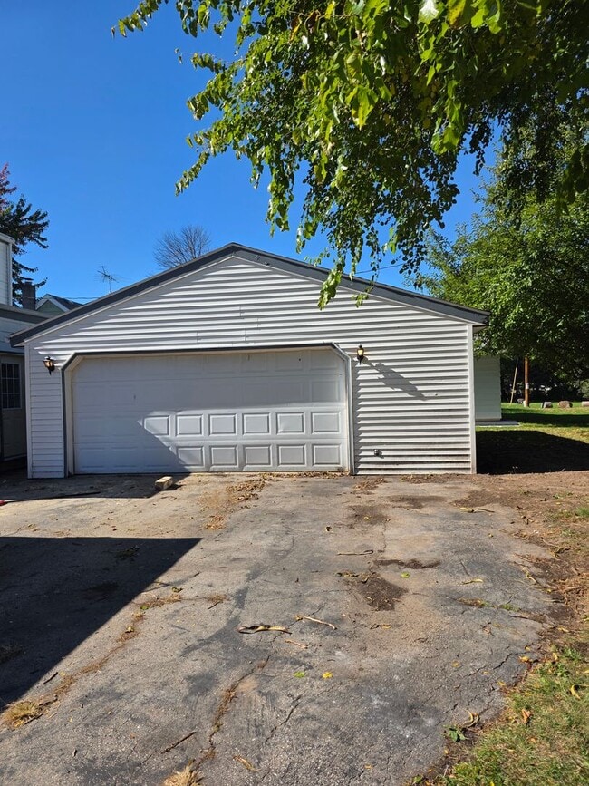 Building Photo - 940 W Weiland Ave