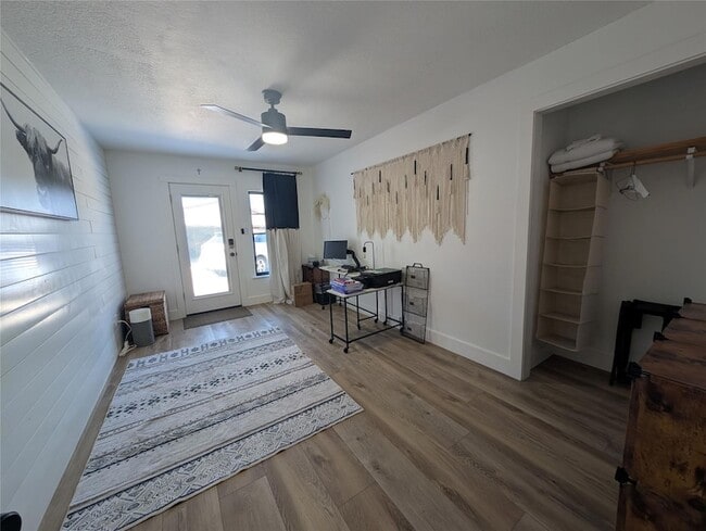 Building Photo - 306 Deer Creek Cir