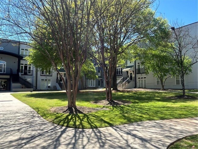 Building Photo - 502 Pryor St SW