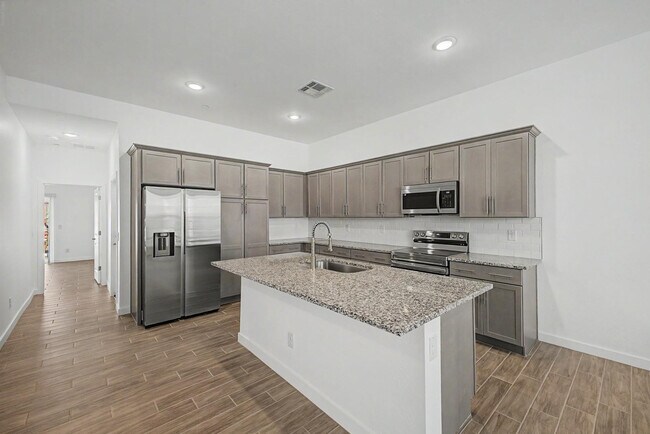 Building Photo - 6232 E University Dr