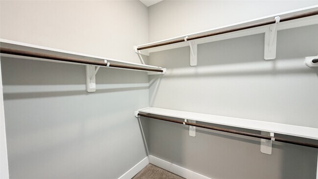 Building Photo - 605 Bayou St