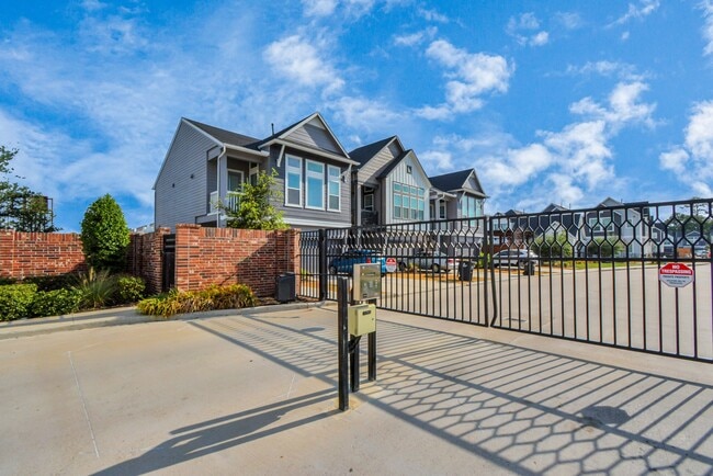 Building Photo - 713 Strawberry Pines Ct