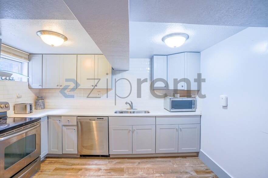 Building Photo - Unit Basement