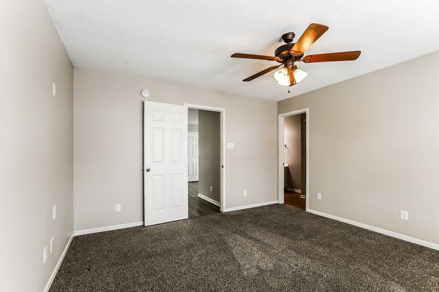 Building Photo - 35 Frostwood Ln