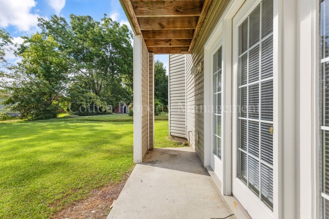 Building Photo - 406 N Dickerson St