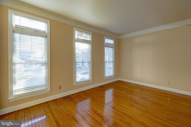 Building Photo - 303 Inspiration Ln