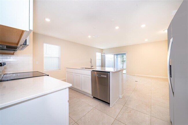 Building Photo - 2110 Charming Ave