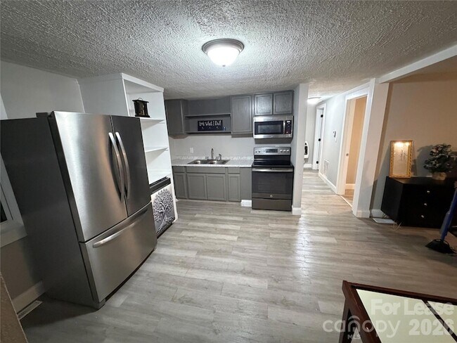 Building Photo - 209 Brookview Rd