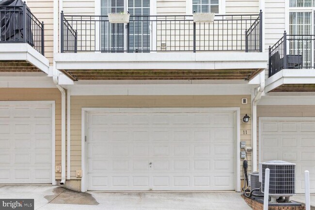 Building Photo - 11 Gardenside Pl