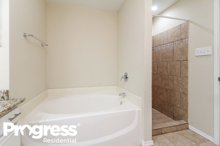 Building Photo - 412 Round Rock Dr