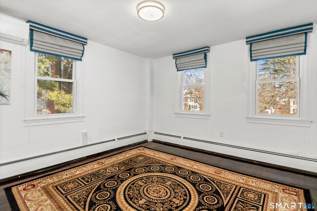 Building Photo - 1701 Boulevard