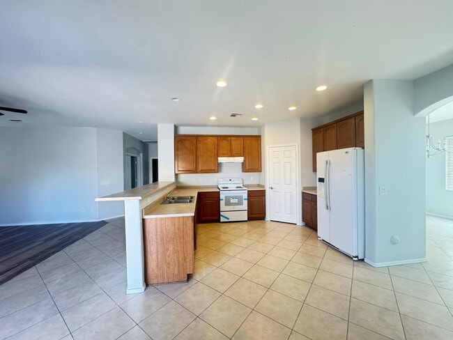 Building Photo - 4610 W Dunbar Dr
