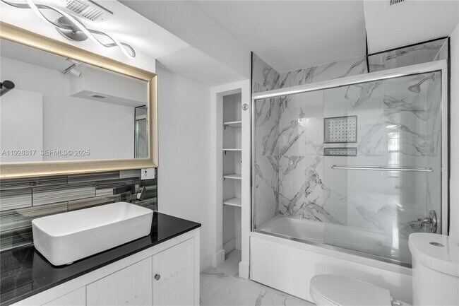 Building Photo - 12 Royal Palm Way