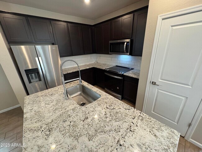 Building Photo - 17441 W Paraiso Ln