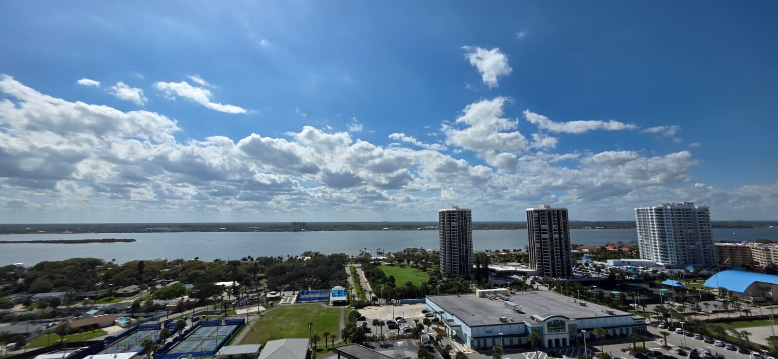 Building Photo - 3047 S Atlantic