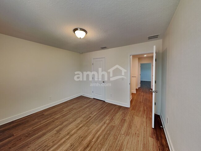 Building Photo - 329 Crestrun Loop