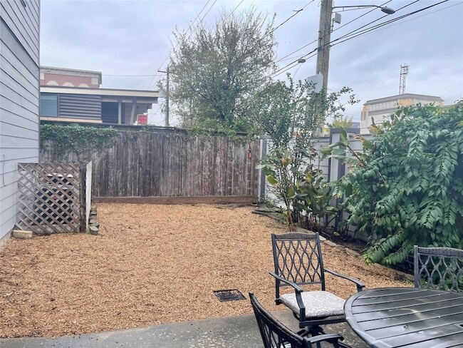 Building Photo - 953 Patterson St