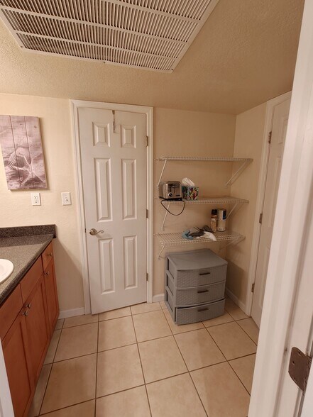 Building Photo - 4945 Coquina Key Dr SE