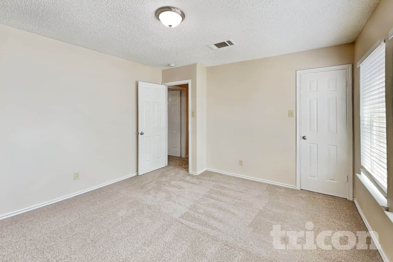 Building Photo - 8055 Chestnut Cedar Dr