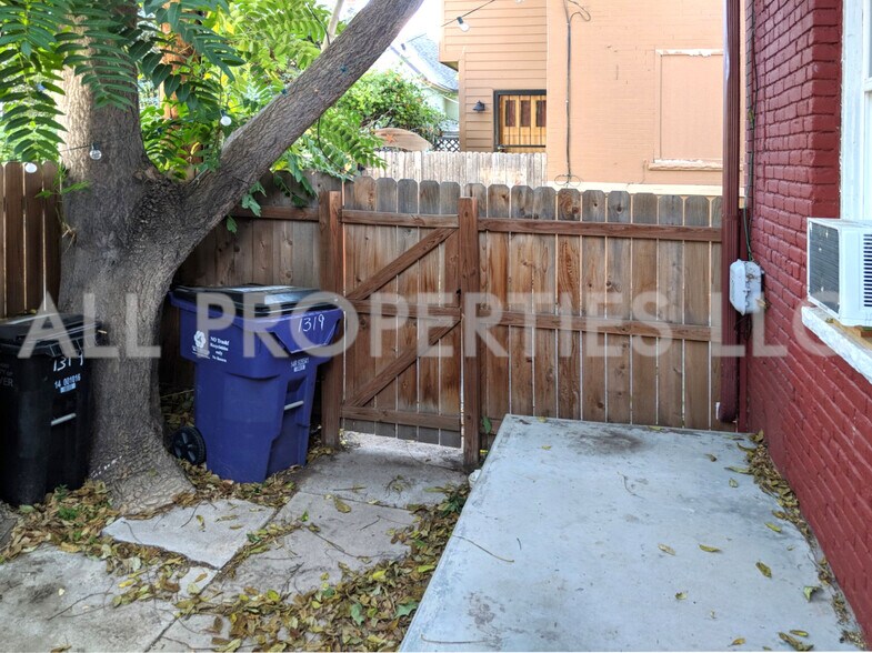 Building Photo - 1319 E 27th Ave