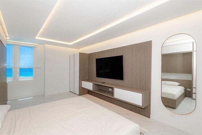 Building Photo - 2301 Collins Ave