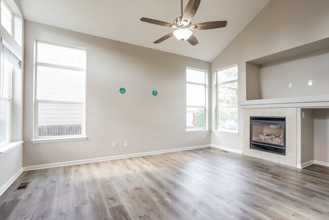 Building Photo - 8574 Bluegrass Cir