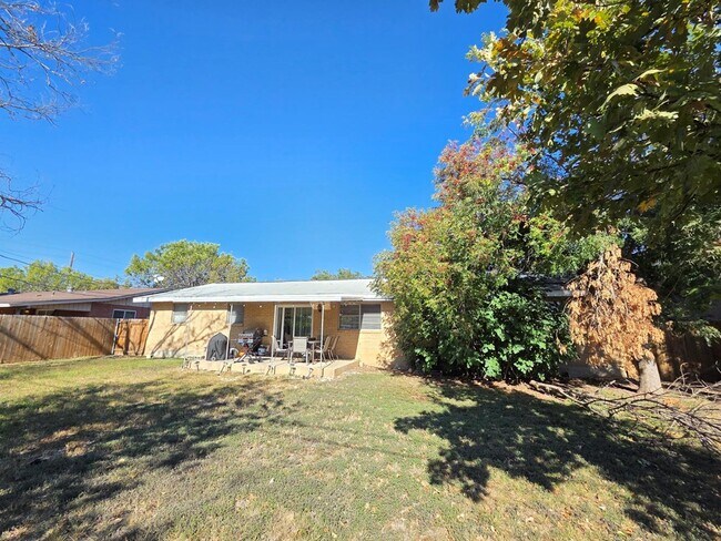 Building Photo - 120 Cynthia Dr