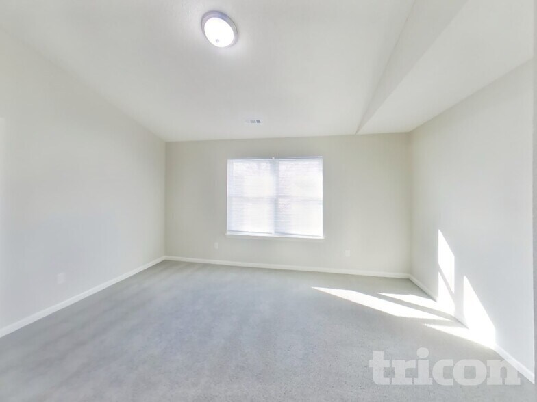 Building Photo - 9825 Rhodes Ln