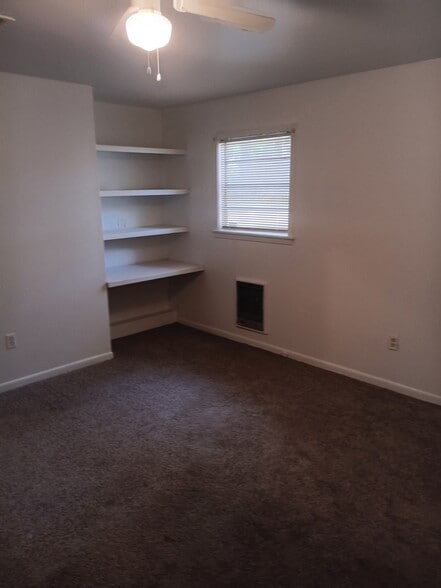 Building Photo - 3121 Suncrest Dr