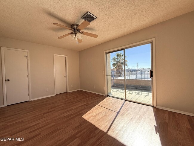 Building Photo - 10407 Ashwood Dr