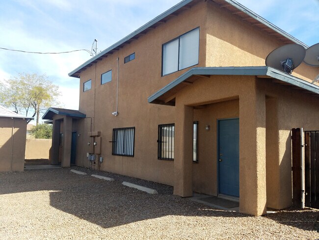 Building Photo - 1387 E Edison St
