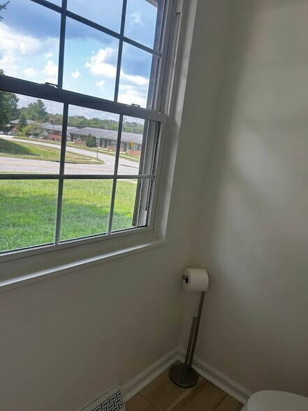 Building Photo - 361 Redding Rd