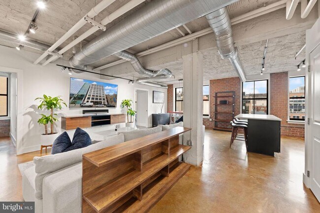 Building Photo - 916 G St NW