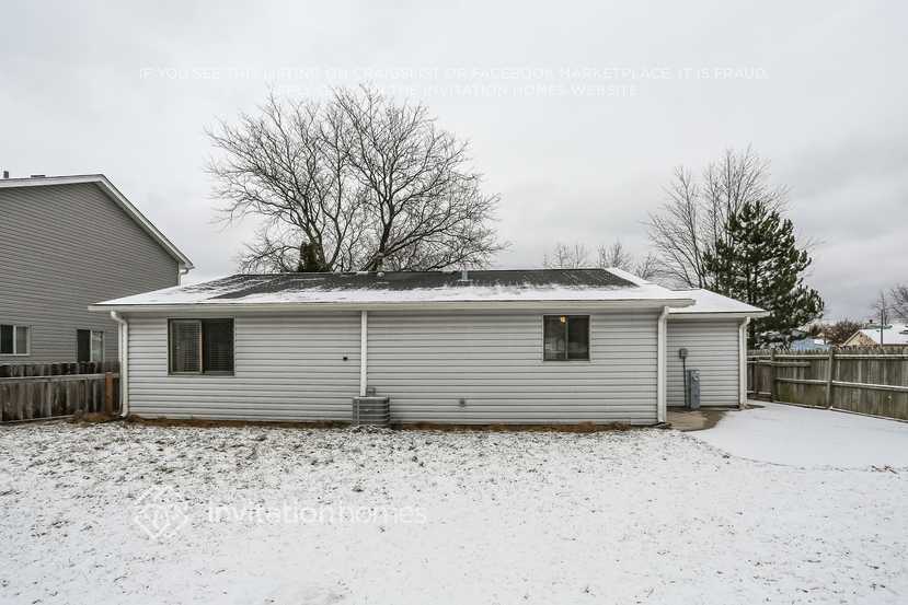 Building Photo - 830 Bloomfield Ln