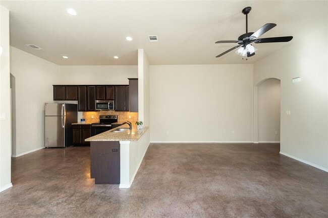 Building Photo - 245 Joanne Lp