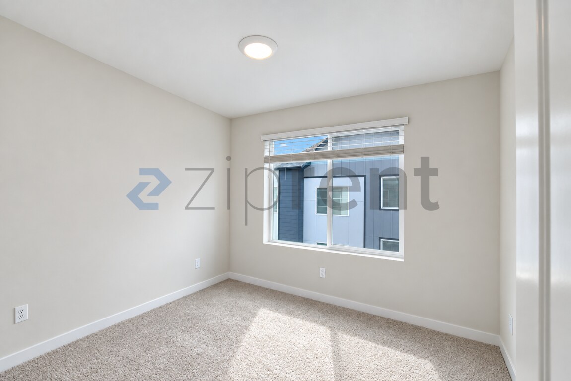 Building Photo - Unit A5