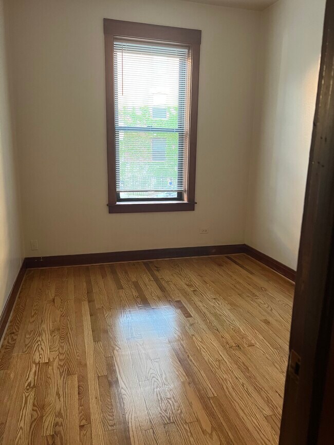 Bedroom - 3840 N Wilton Ave