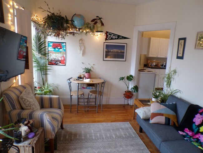 Building Photo - 205 Main St