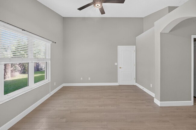 Building Photo - Renovated Brick Home in Gated Community