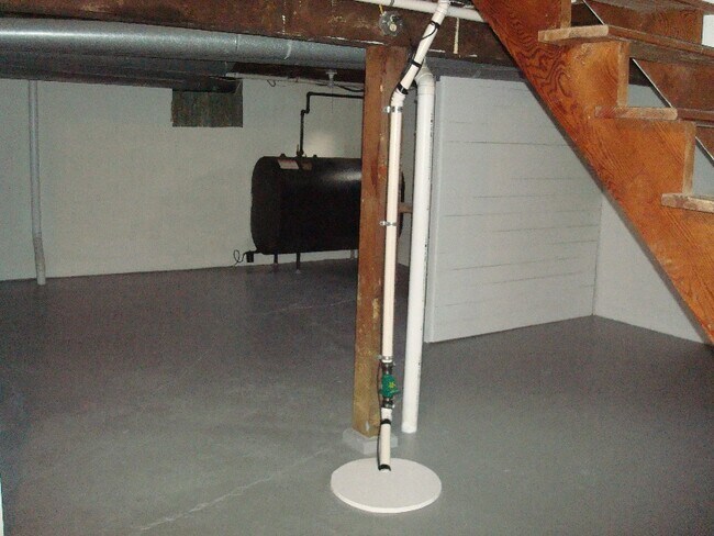 Building Photo - 119 W Colebrook St